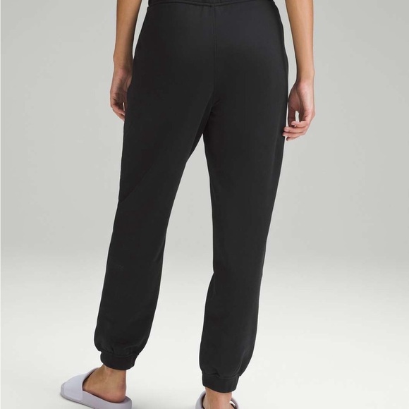 Lululemon Athletica  Relaxed High-Rise Jogger *Pride Black Size 6 - Picture 12 of 12